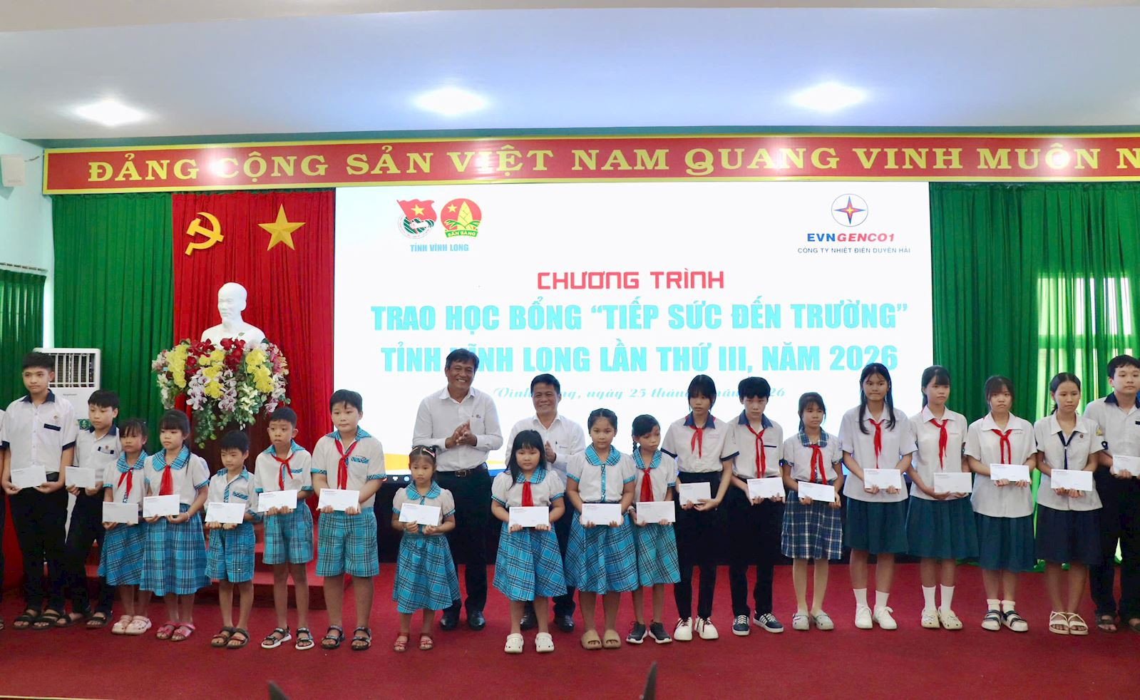 Những phần quà ý nghĩa góp phần tiếp thêm động lực cho các em trước năm học mới.