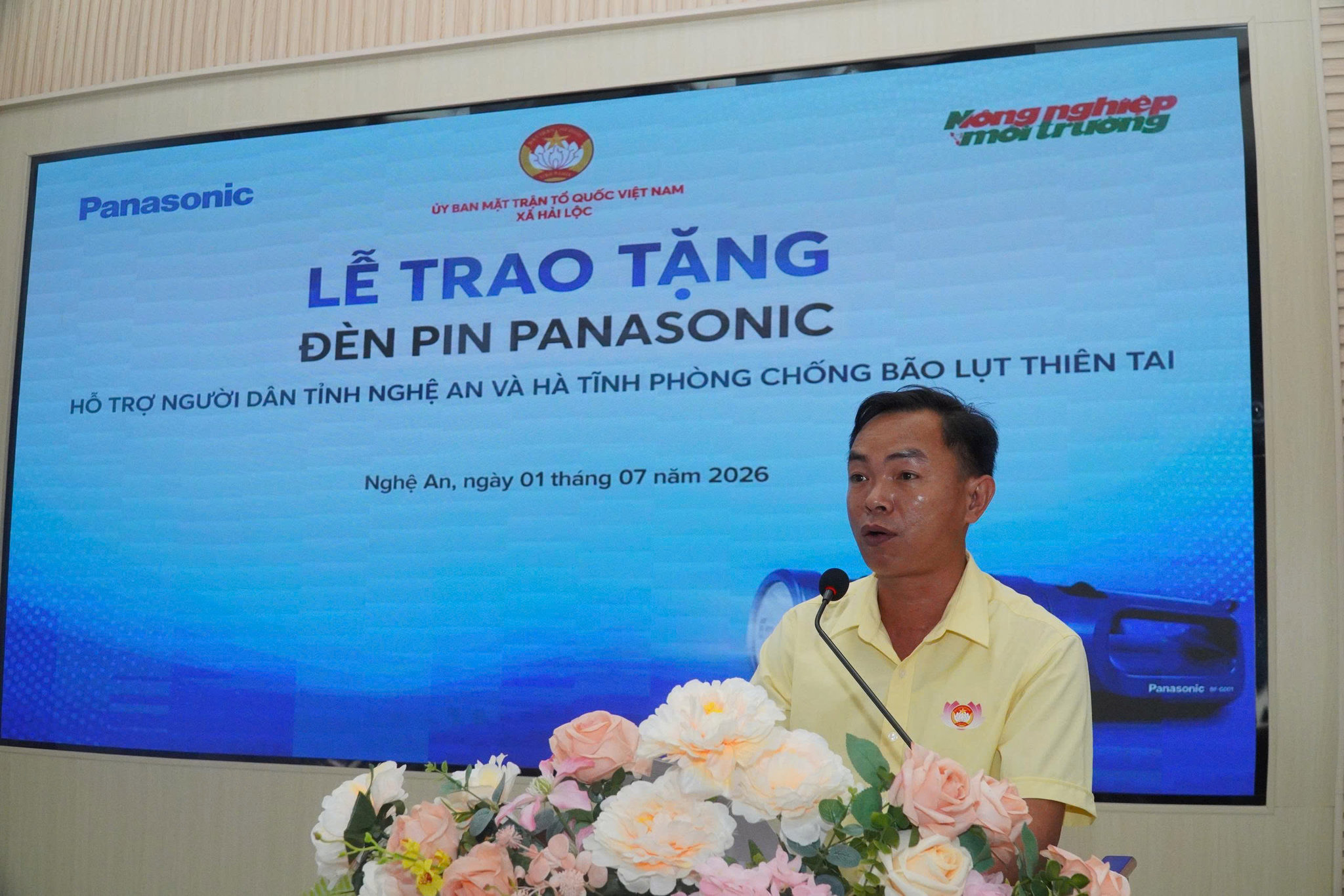 Ông Hoàng Công Sinh, Uỷ viên ban thường vụ Đảng uỷ Chủ tịch Mặt trận Tổ Quốc Việt Nam xã Hải Lộc chia sẻ về ý nghĩa thiết thực mà món quà từ Panasonic mang đến cho người dân địa phương