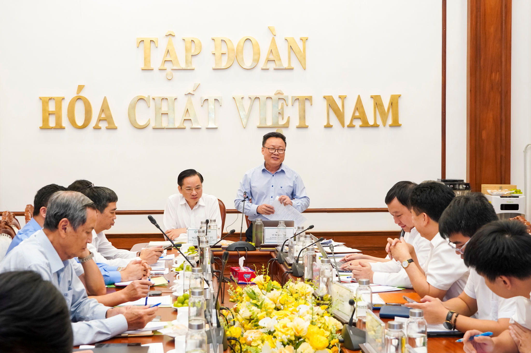 Ông Vũ Mạnh Hùng, Vụ trưởng vụ kinh tế ngành, Ban chính sách, chiến lược trung ương