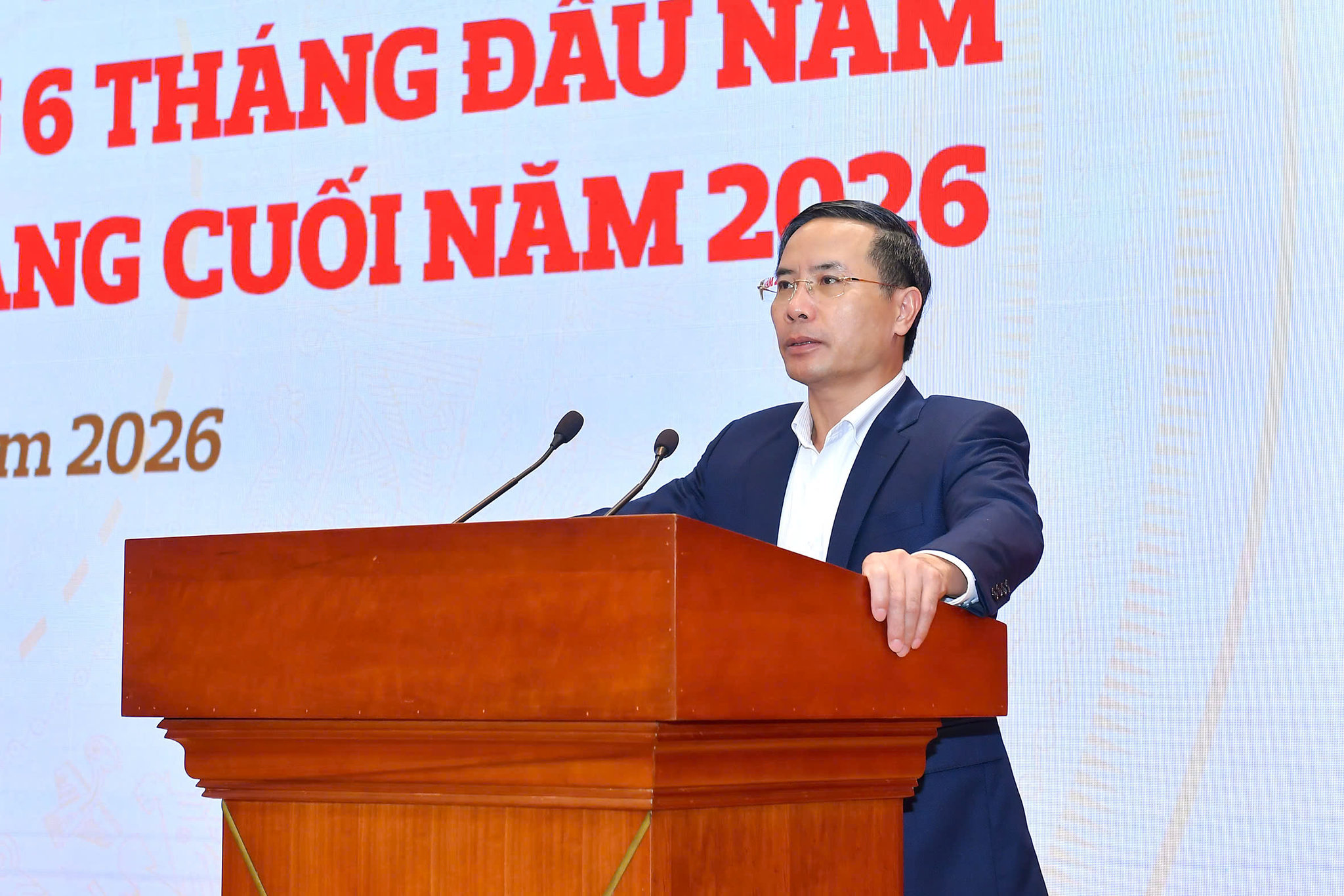 Thống đốc Phạm Đức Ấn yêu cầu toàn ngành ngân hàng rà soát hoạt động, giảm chi phí nhằm tạo dư địa giảm mặt bằng lãi suất cho vay. (Ảnh: SBV)