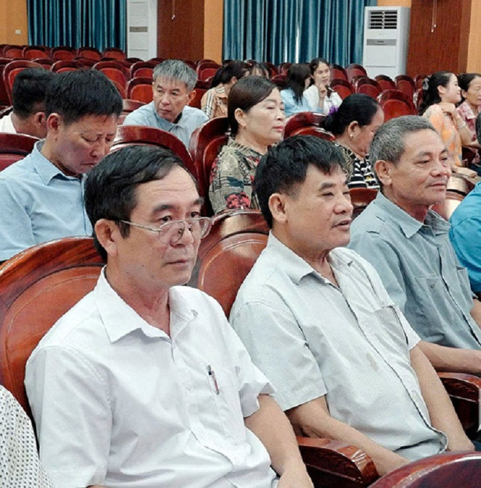 cac-dai-bieu-du-hoi-nghi-c493.jpg