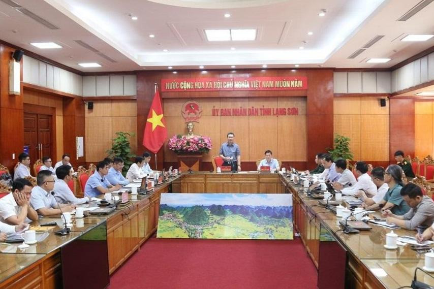 chu-tich-ubnd-tinh-chu-tri-hop-chuyen-de-xem-xet-danh-gia-tien-do-thu-hut-dau-tu-du-an-dien-gio-tren-dia-ban-tinh(1).jpeg