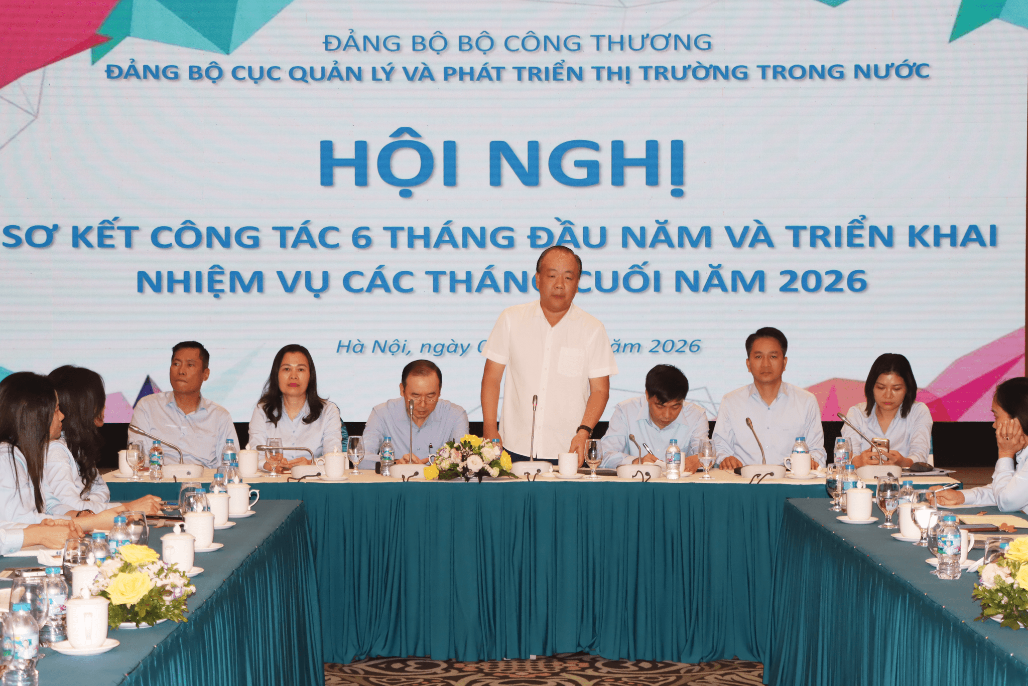 Cục trưởng Trần Hữu Linh cùng các đồng chí Lãnh đạo Cục đồng chủ trì Hội nghị