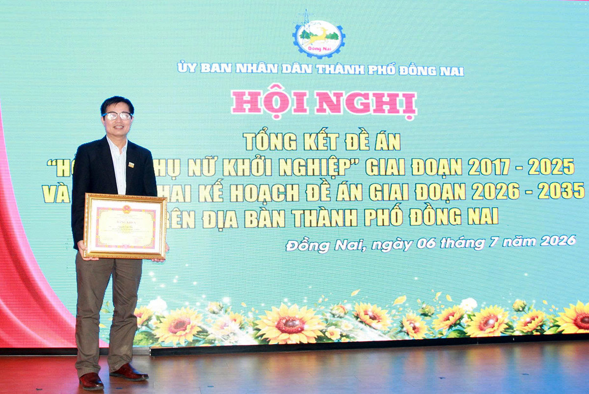 nhanbangkhena.jpg