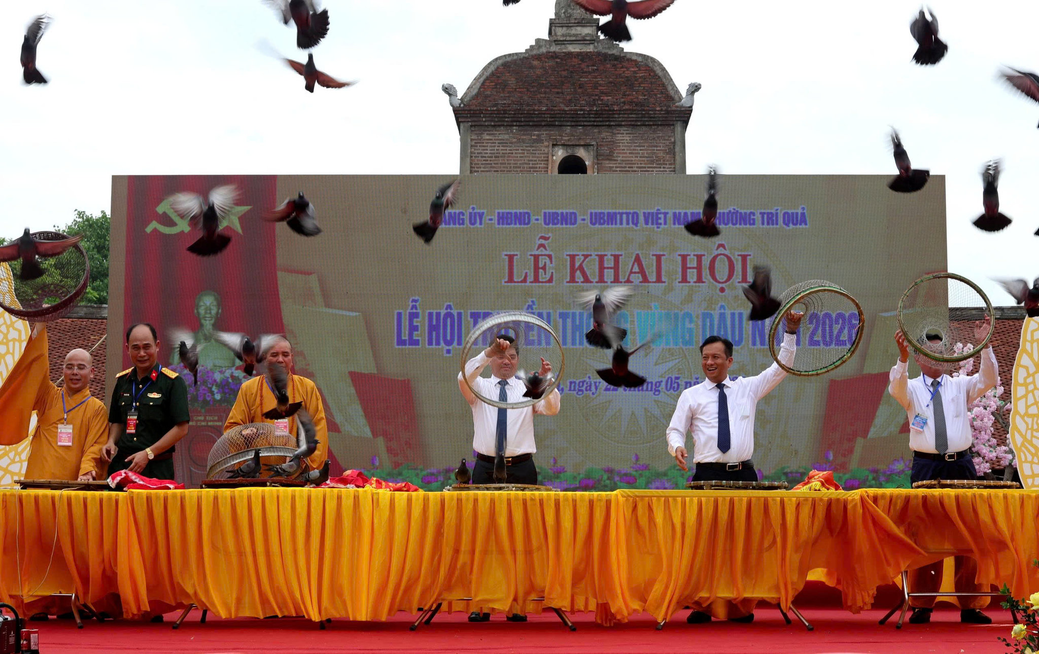 khai hội vùng Dâu