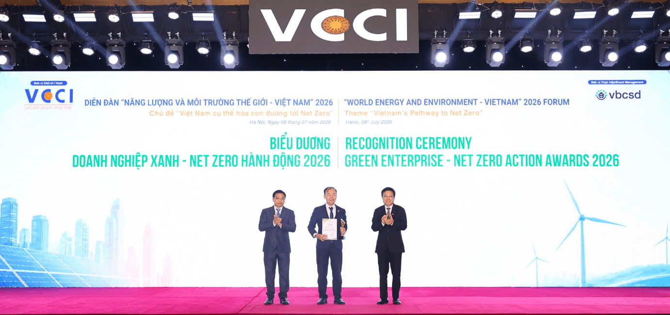 Tại lễ vinh danh, đại diện ATAD, ông Nguyễn Thành Tâm – Phó Tổng Giám đốc đã nhận danh hiệu “Doanh nghiệp Xanh - Net Zero hành động 2026” từ Phó Thủ tướng Chính phủ Nguyễn Văn Thắng và ông Hồ Sỹ Hùng, Chủ tịch Liên đoàn Thương mại và Công nghiệp Việt Nam (VCCI).