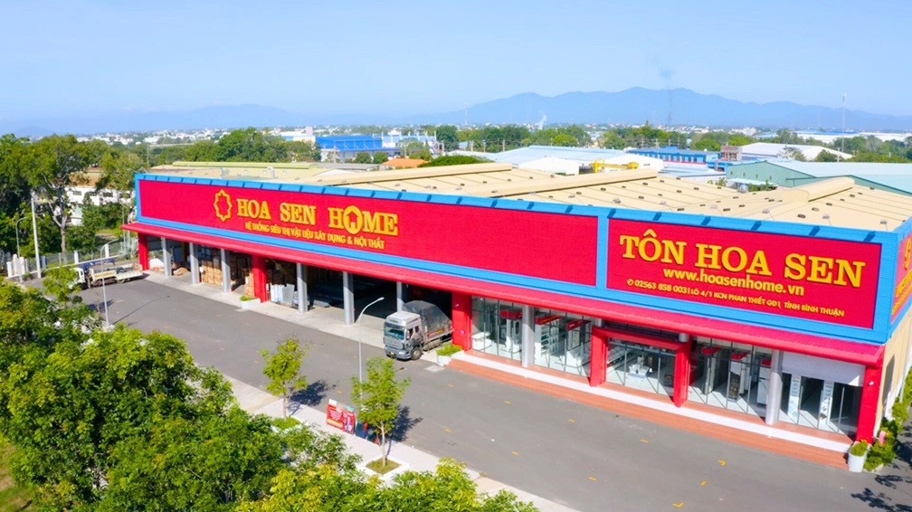 Ban Lãnh đạo HSG cho biết, thị trường nội địa tiếp tục là động lực tăng trưởng quan trọng nhờ chính sách đầu tư công được đẩy mạnh, nhu cầu xây dựng dần phục hồi và lợi thế lớn từ hệ thống sản xuất 9 nhà máy cùng mạng lưới hơn 400 chi nhánh, cửa hàng trên toàn quốc tiếp tục giúp HSG nâng cao năng lực cạnh tranh và tối ưu hiệu quả sản xuất - kinh doanh. (Nguồn: HSG)