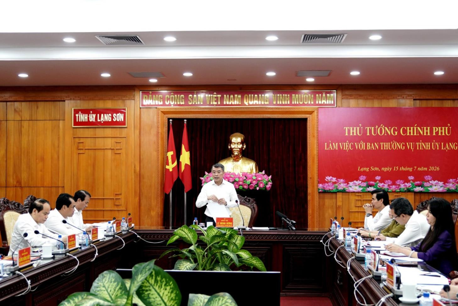 thu-tuong-chinh-phu-le-minh-hung-chu-tri-buoi-lam-viec-voi-ban-thuong-vu-tinh-uy-lang-son(1).jpeg