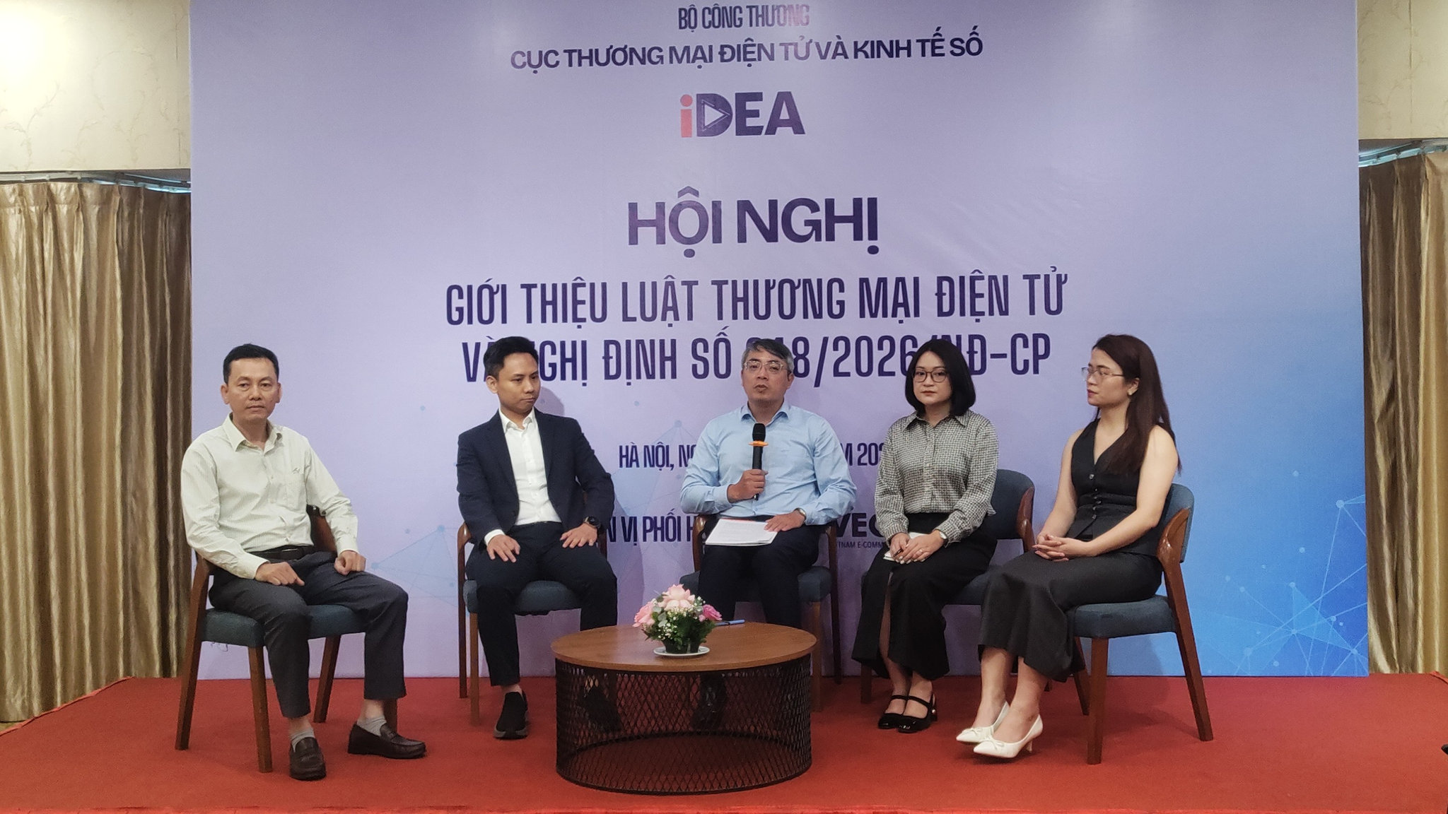 phần tọa đàm
