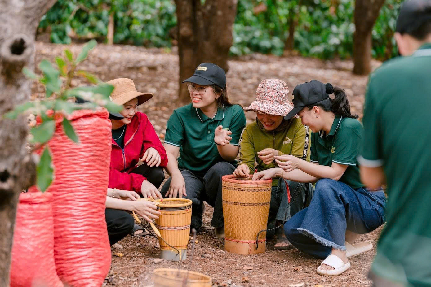 De Heus phối hợp cùng Tập đoàn Hùng Nhơn và Topigs Norvins xây dựng tổ hợp trang trại chăn nuôi heo giống cụ kỵ, ông bà ứng dụng công nghệ cao tại Gia Lai