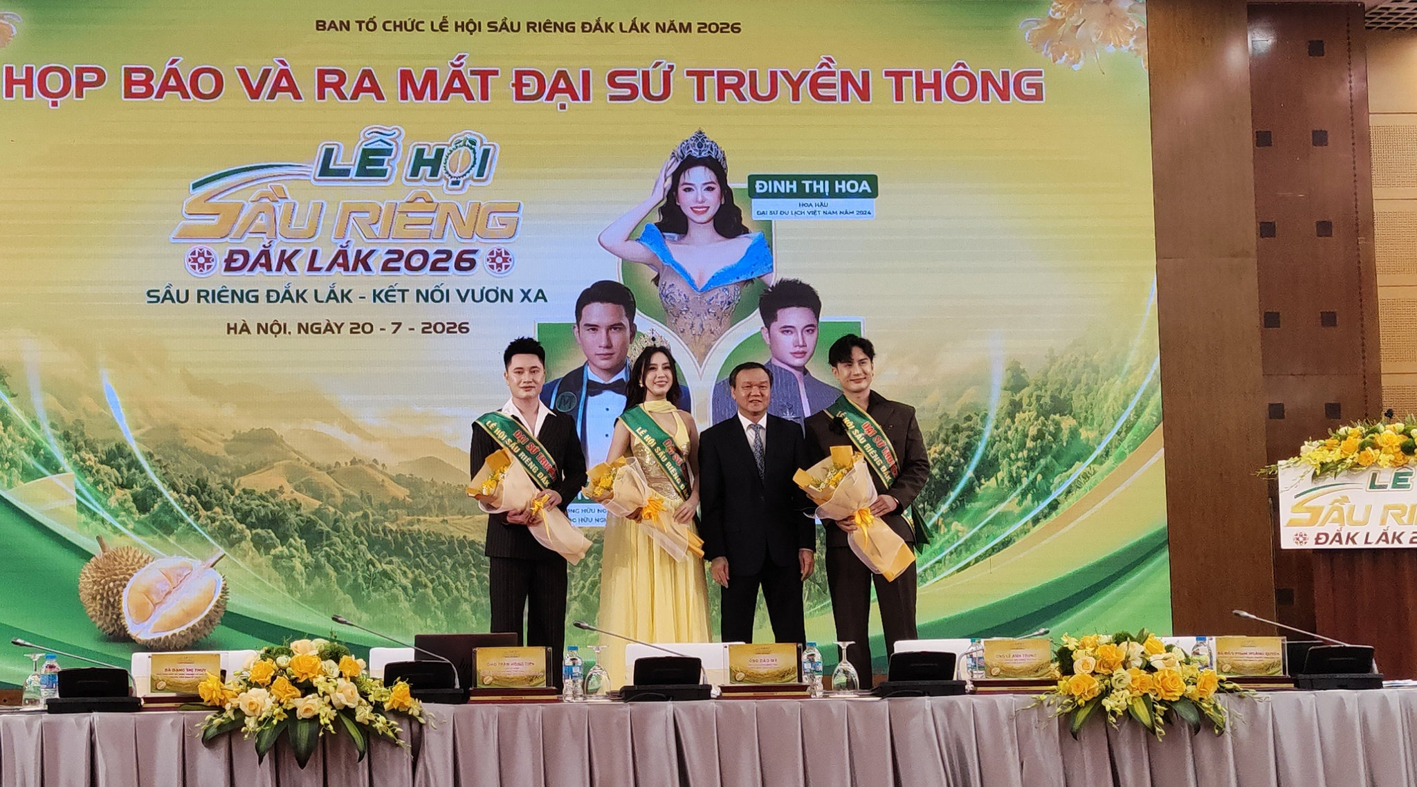 z Các đại sứ lễ hội.jpg
