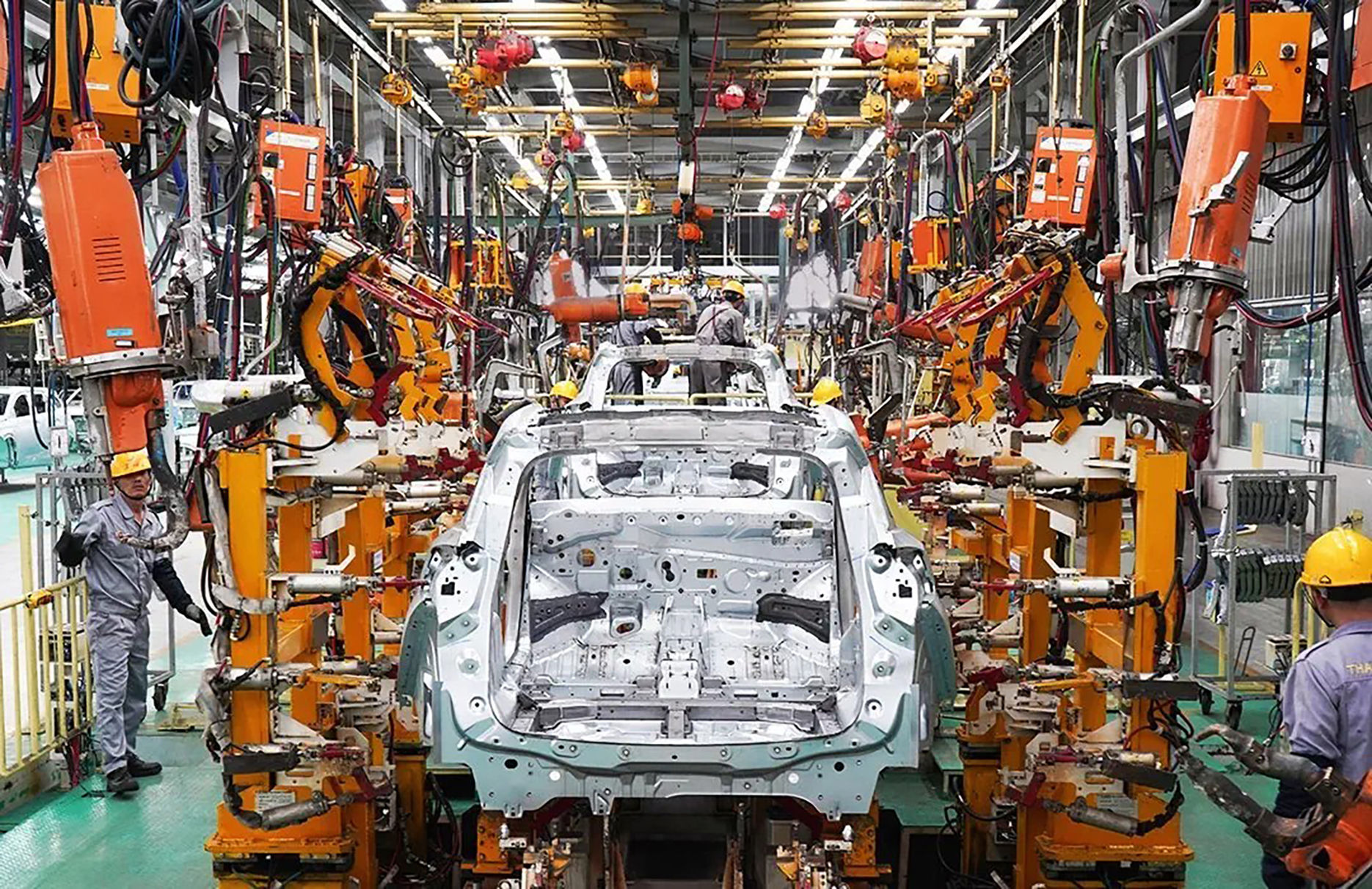Dây chuyền hàn khung xe tại Nhà máy Luxury Car của Công ty Trường Hải tại KCN Chu Lai Đà Nẵng
