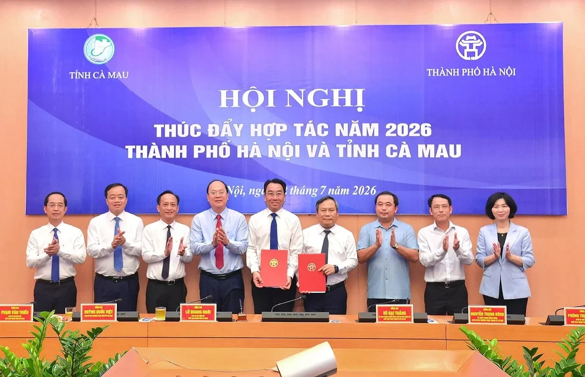 Chủ tịch UBND Thành phố Hà Nội Vũ Đại Thắng và Chủ tịch UBND tỉnh Cà Mau Lữ Quang Ngời ký kết Biên bản ghi nhớ về hợp tác toàn diện giữa hai tỉnh giai đoạn 2026 và những năm tiếp theo.