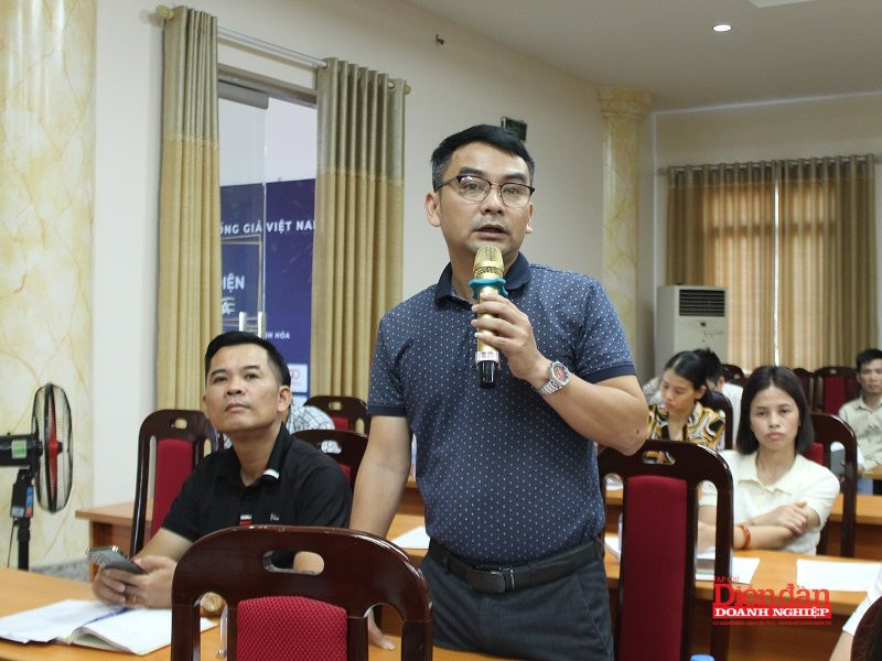 Đại diện Nhà máy gacgh Đại diện Nhà máy Gạch Vicenza Thanh Hóa cho biết, doanh nghiệp luôn xác định bảo vệ môi trường là yếu tố cốt lõi trong phát triển bền vững. Hội nghị đã giúp doanh nghiệp cập nhật những quy định mới của pháp luật, đồng thời giải đáp nhiều vướng mắc trong quá trình thực hiện các thủ tục về môi trường. Doanh nghiệp mong muốn thời gian tới các cơ quan quản lý đưa cần vật liệu xây dựng vào kiểm nghiệm, tăng cường hướng dẫn trực tiếp để doanh nghiệp thực hiện đúng quy định.