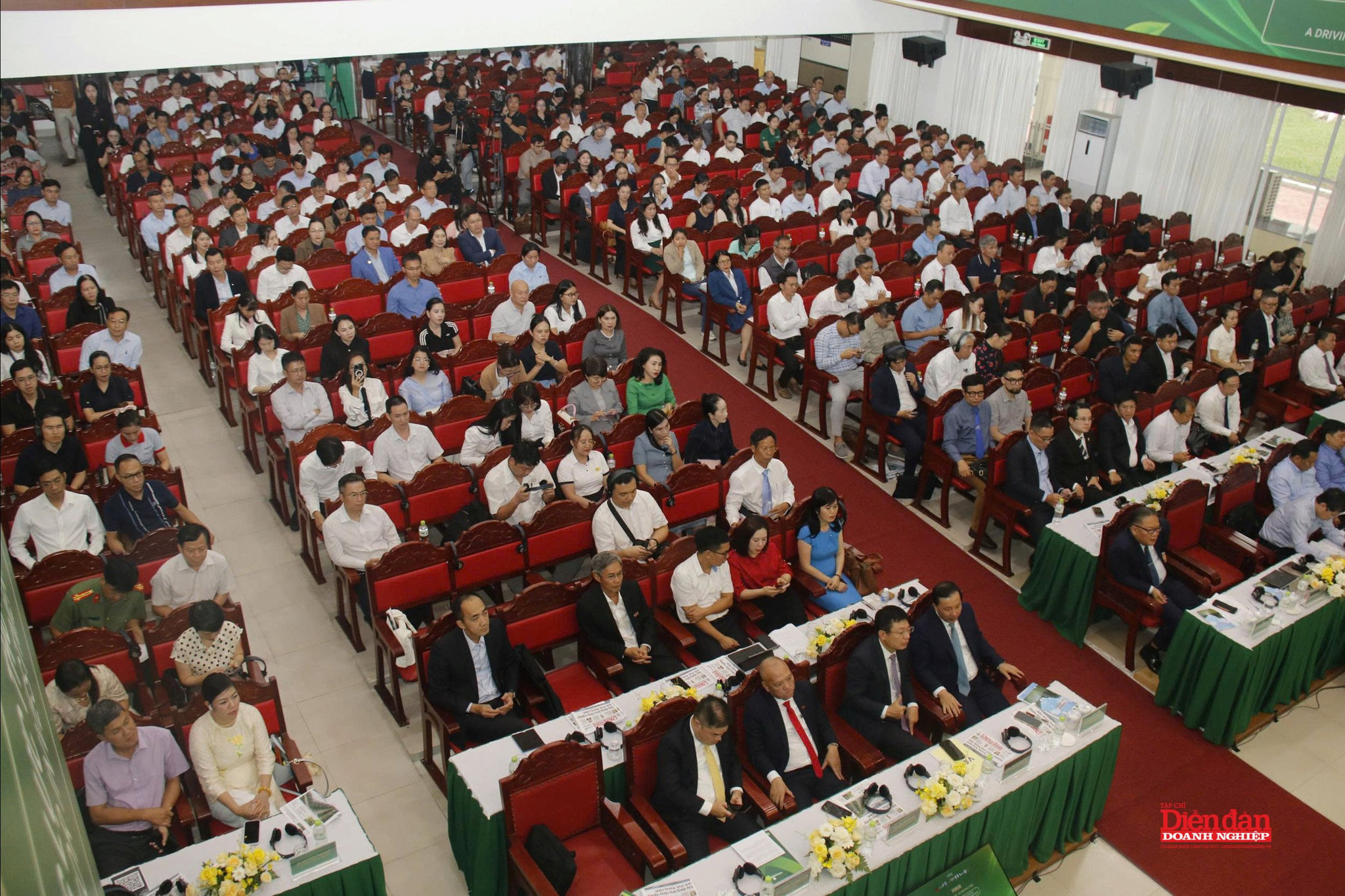 Diễn đàn thu hút đông đảo đại biểu, doanh nghiệp tham dự.