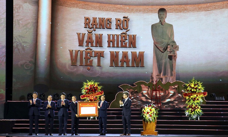 ky-niem-300-nam-ngay-sinh-danh-nhan-van-hoa-le-quy-don-avt.jpg