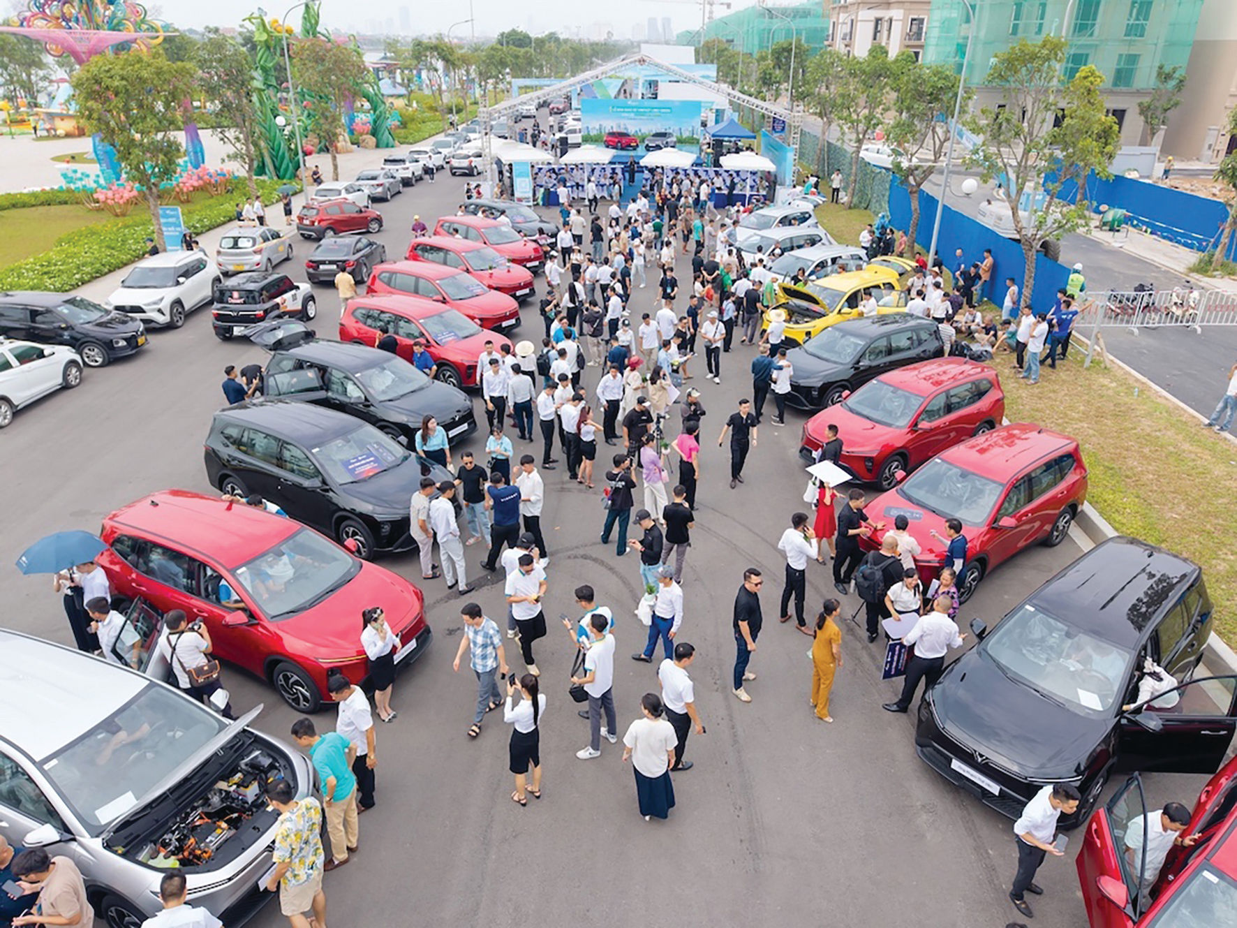 Sự chuyển dịch mạnh mẽ sang xe điện, kéo theo nhu cầu rất lớn về các linh kiện điện tử.