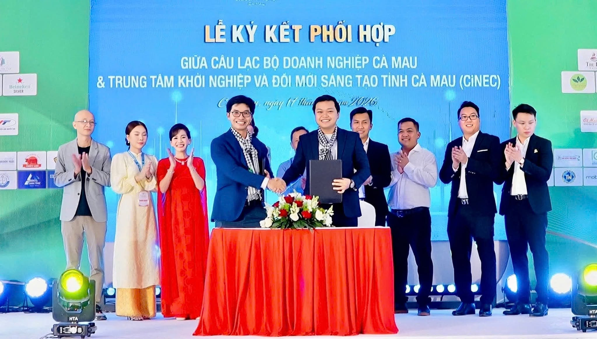 Câu lạc bộ Doanh nghiệp Cà Mau ký kết chương trình phối hợp với Trung tâm Khởi nghiệp và Đổi mới sáng tạo Cà Mau (CiNEC).