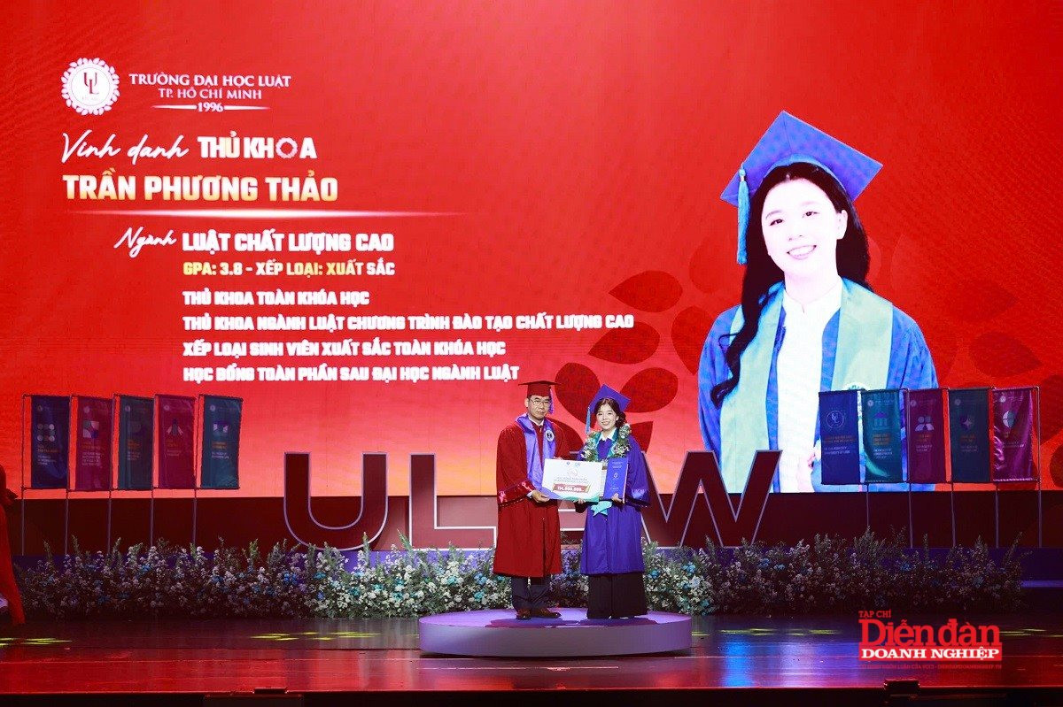 ulaw-vinh-danh-1748-tan-khoa-trao-gan-792-trieu-dong-khen-thuong-3-1786169984.jpg