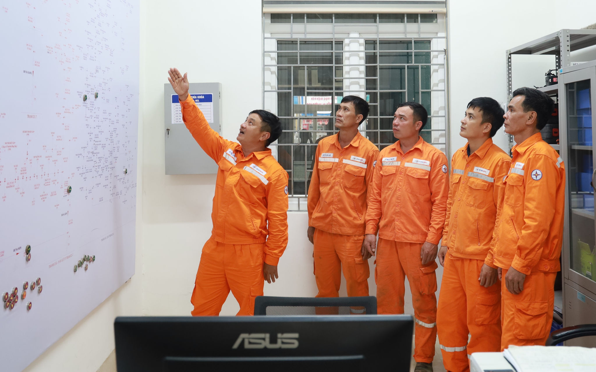 CBNV Công ty Điện lực Điện Biên chủ động xây dựng phương án ứng phó với các tình huống thiên tai, sự cố