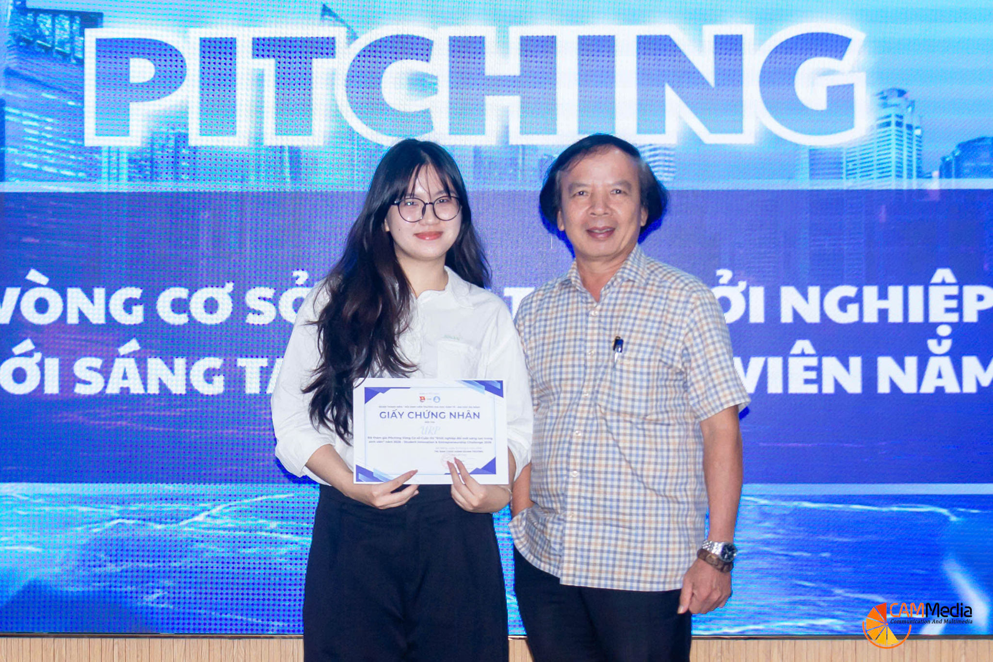 SInh vien tham gia Cuộc thi KN DUE