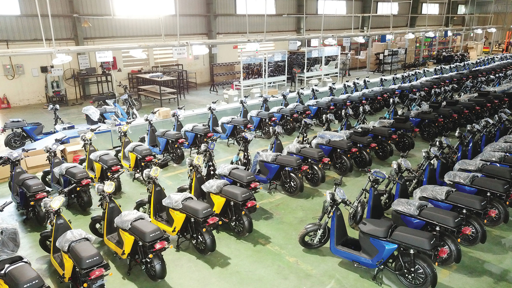 Xe máy điện xuất xưởng tại Nhà máy Selex Motors