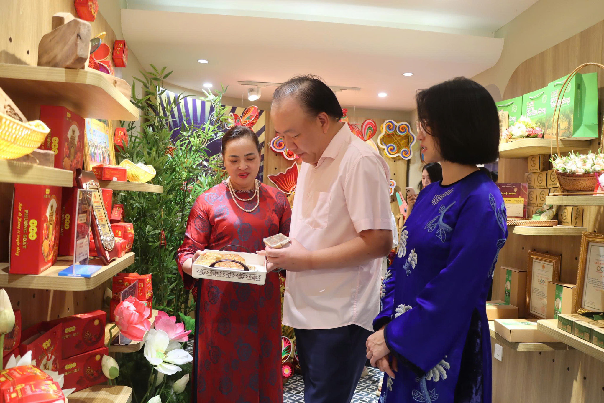 cục trưởng tại lễ hội trăng rằm hà nội
