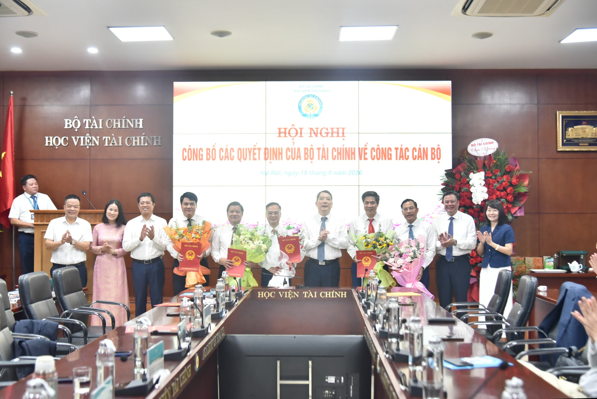 Ban giám đốc học viện