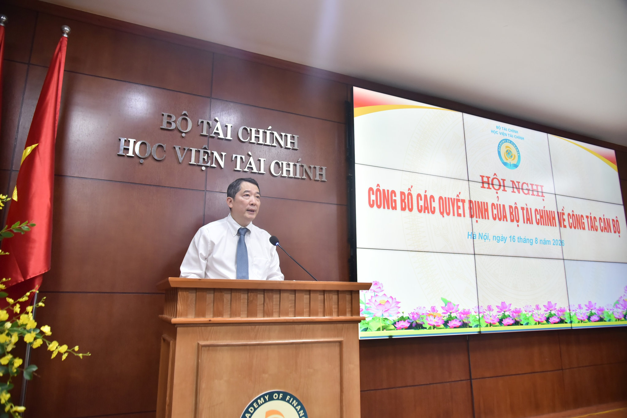 Thứ trưởng phát biểu