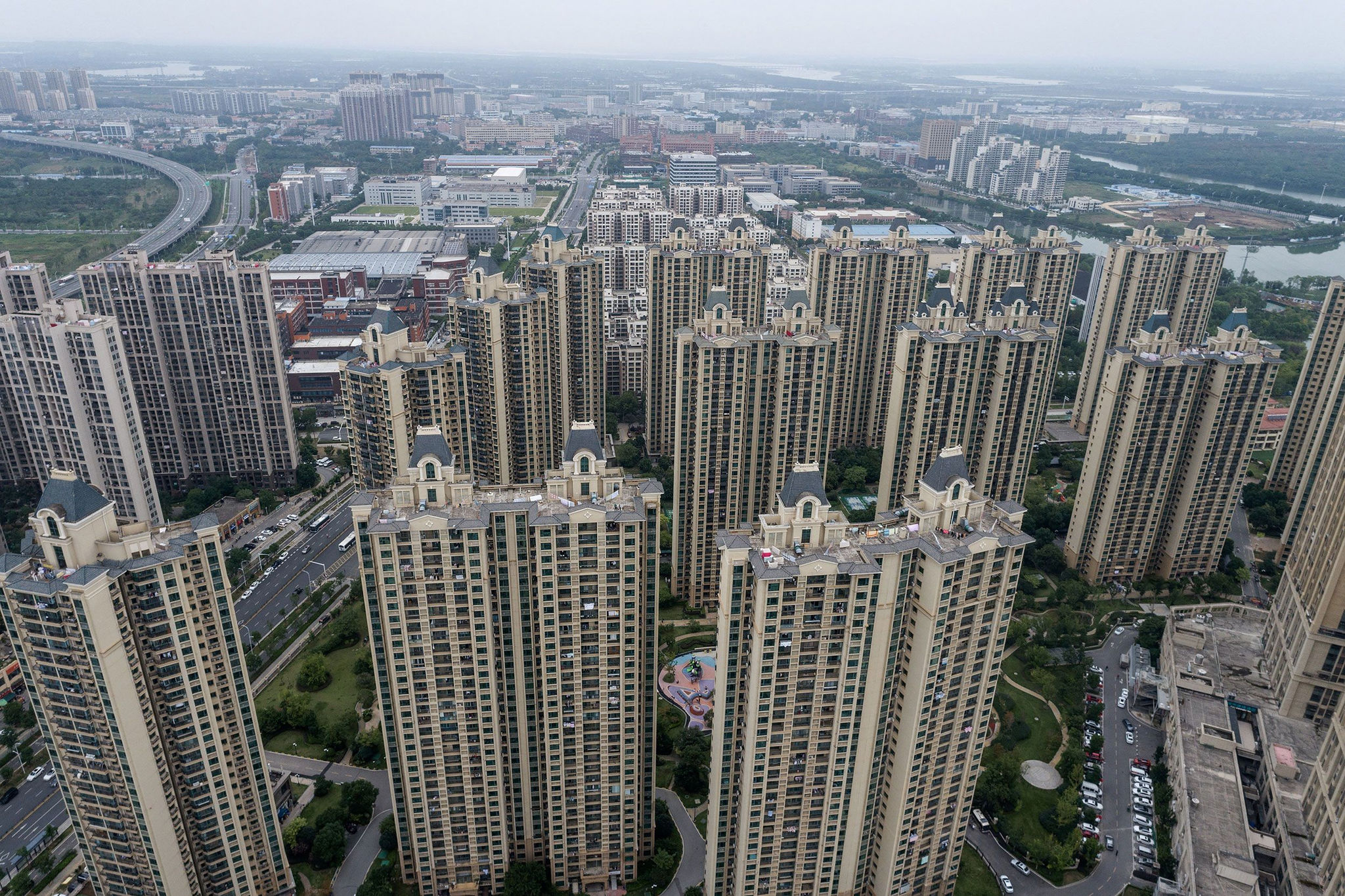 231005010729-evergrande-china-housing-complex-092023.jpg