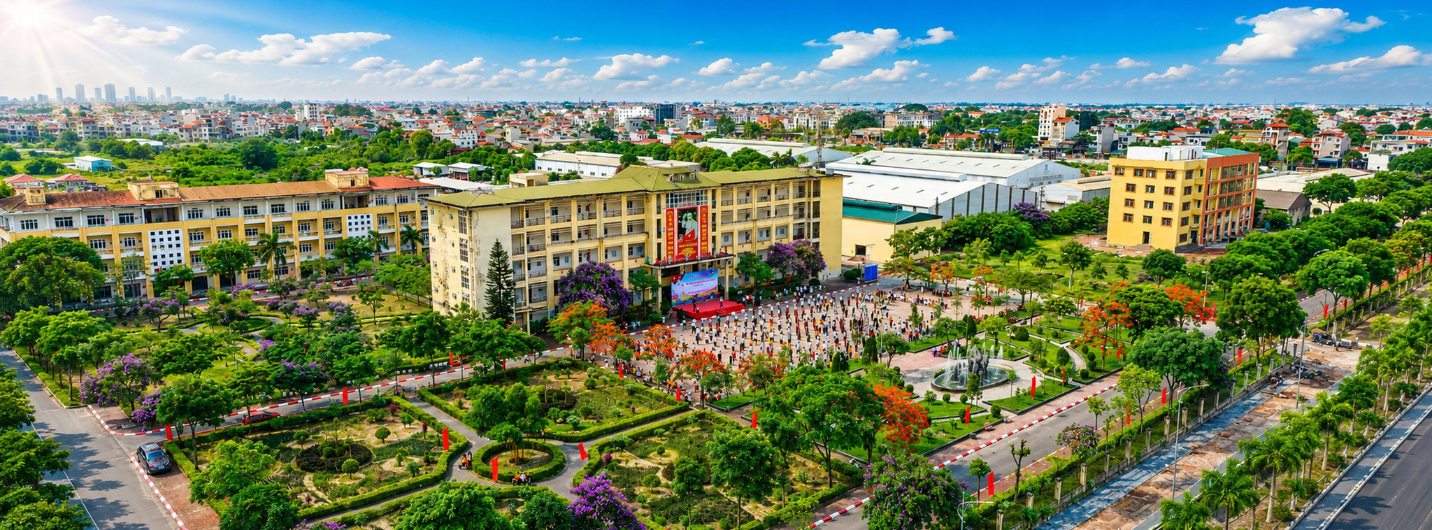 Khuôn viên trường