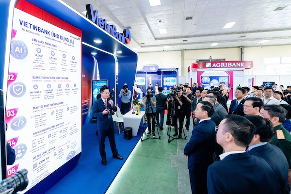 Ông Trần Công Quỳnh Lân giới thiệu về Chuyển đổi số của VietinBank