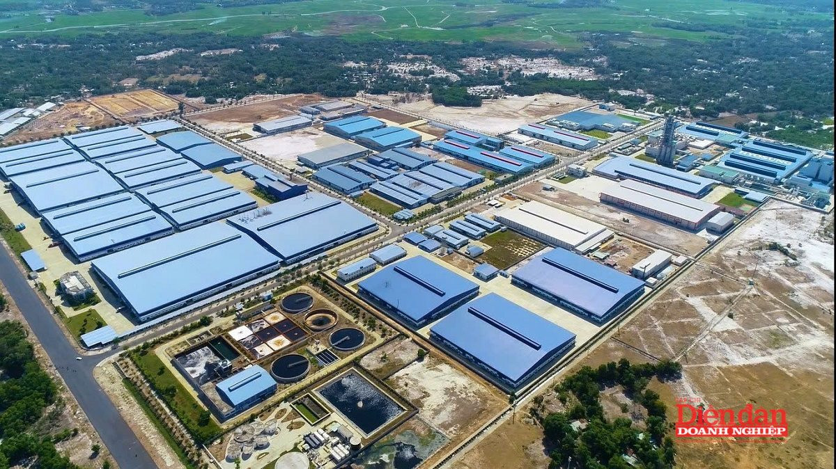 Không gian phía Nam Đà Nẵng đang mang lại thêm quỹ đất để mở ra một hành lang công nghiệp – logistics kết nối Chu Lai, Tam Thăng, Kỳ Hà với mạng lưới đường bộ, đường sắt, đường thủy và hàng không cho Đà Nẵng.
