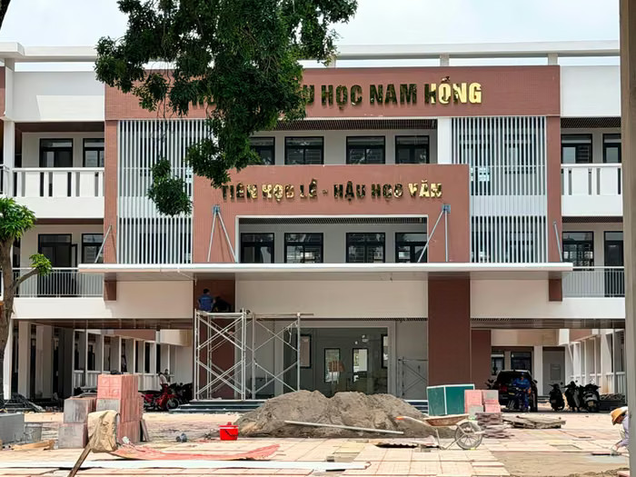 Đầu tư xây dựng cơ sở vật chất