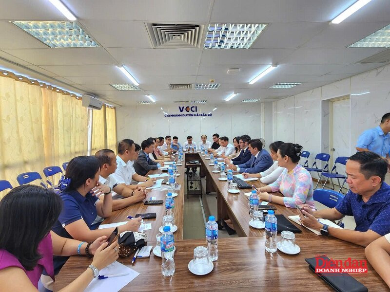 dn-dong-gop-y-kien.jpg