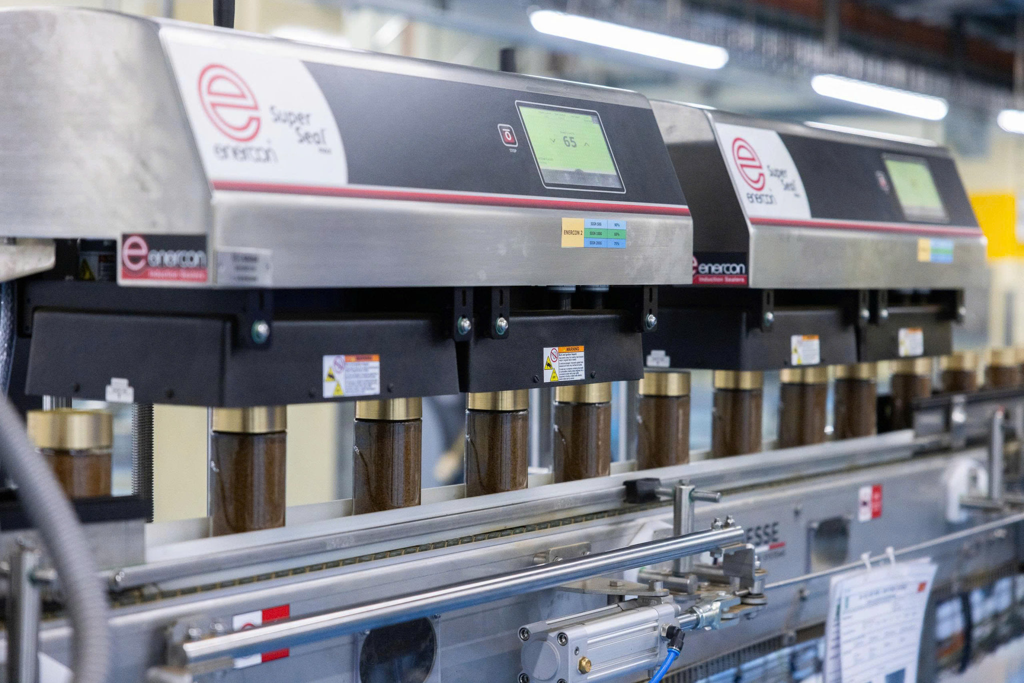 Nestlé Việt Nam đưa vào vận hành dây chuyền đóng gói cà phê hòa tan trong hũ thủy tinh tại Nhà máy Nestlé Trị An.