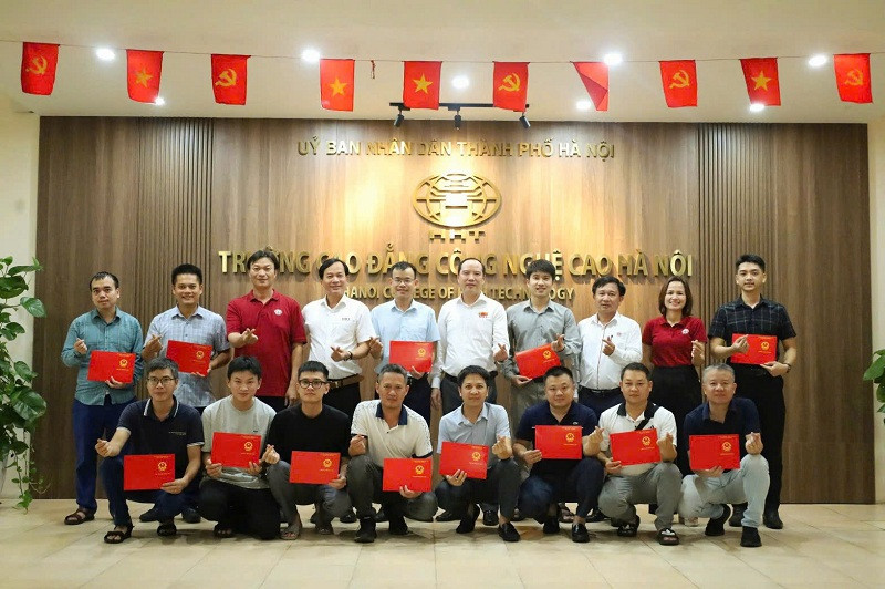 Khóa đào tạo ngắn hạn sẽ thúc đẩy mối quan hệ hợp tác giữa Trường Cao đẳng Công nghệ cao Hà Nội và Tổng Công ty Cổ phần Công trình Viettel ngày càng phát triển tốt đẹp