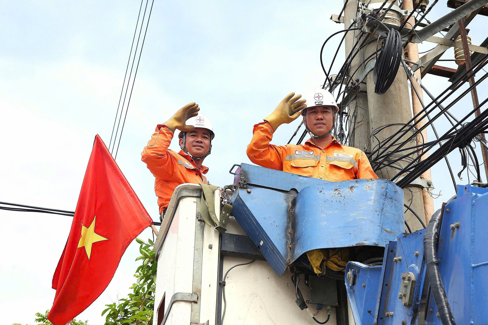 Gần 1.000 ca trực được EVNNPC và các đơn vị bố trí trong kỳ nghỉ Lễ Quốc khánh 2.9, bảo đảm công tác chỉ đạo, điều hành và vận hành được duy trì xuyên suốt