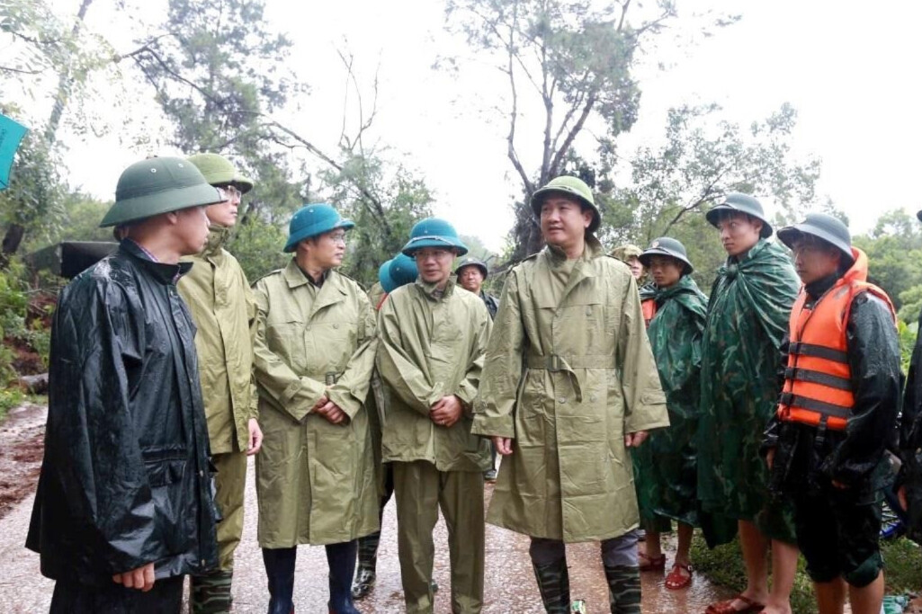 chu-tich-ubnd-tinh-va-doan-cong-tac-kiem-tra-thuc-te-tinh-hinh-mua-bao-va-ung-pho-mua-lu-tai-xa-mau-son(1).jpeg