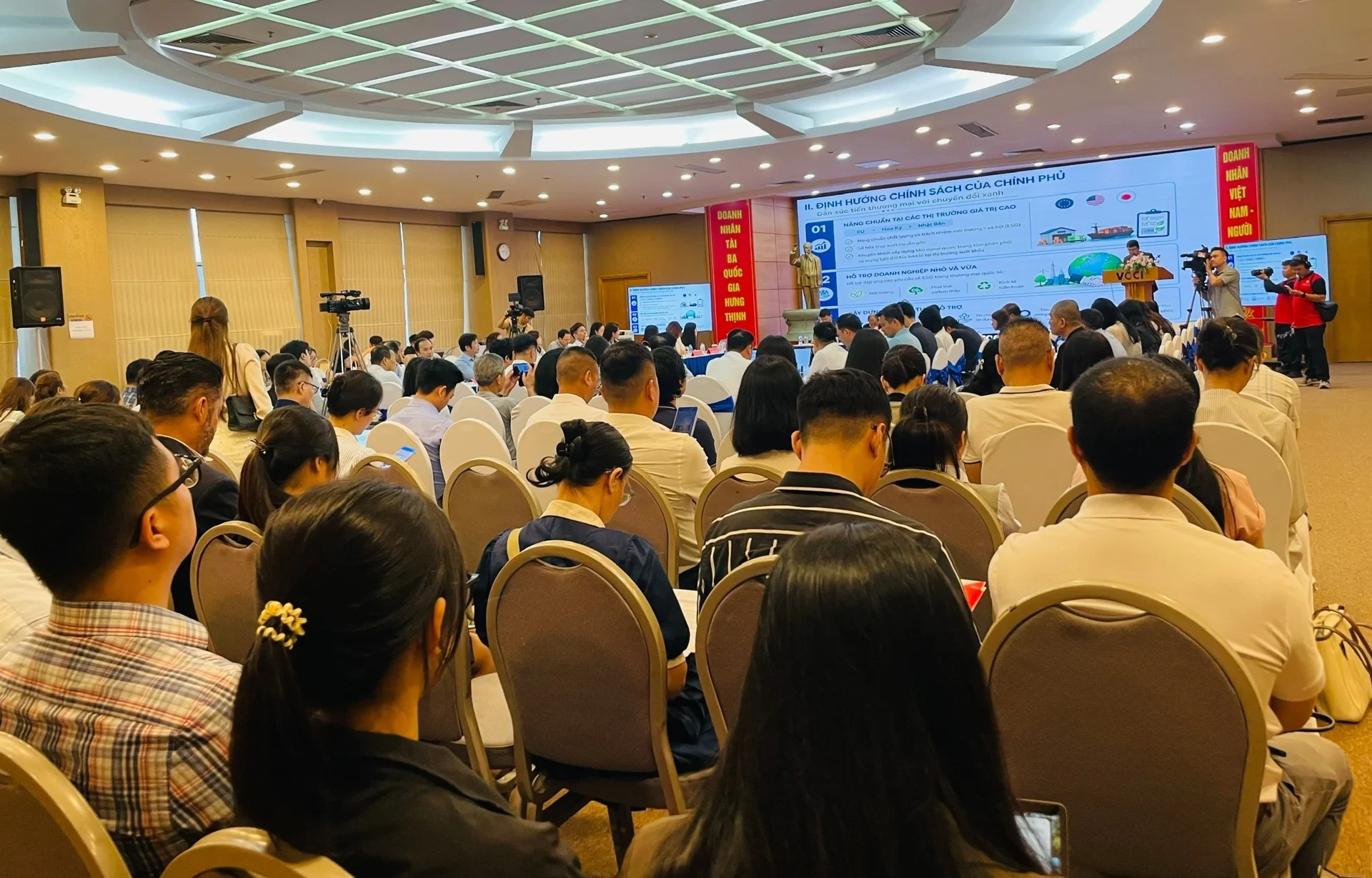 Toàn cảnh hội thảo