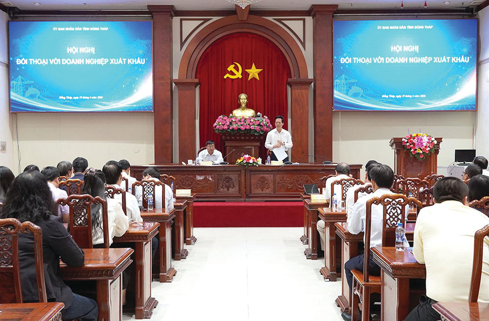 UBND tỉnh Đồng Tháp tổ chức Hội nghị đối thoại với doanh nghiệp xuất khẩu (1)