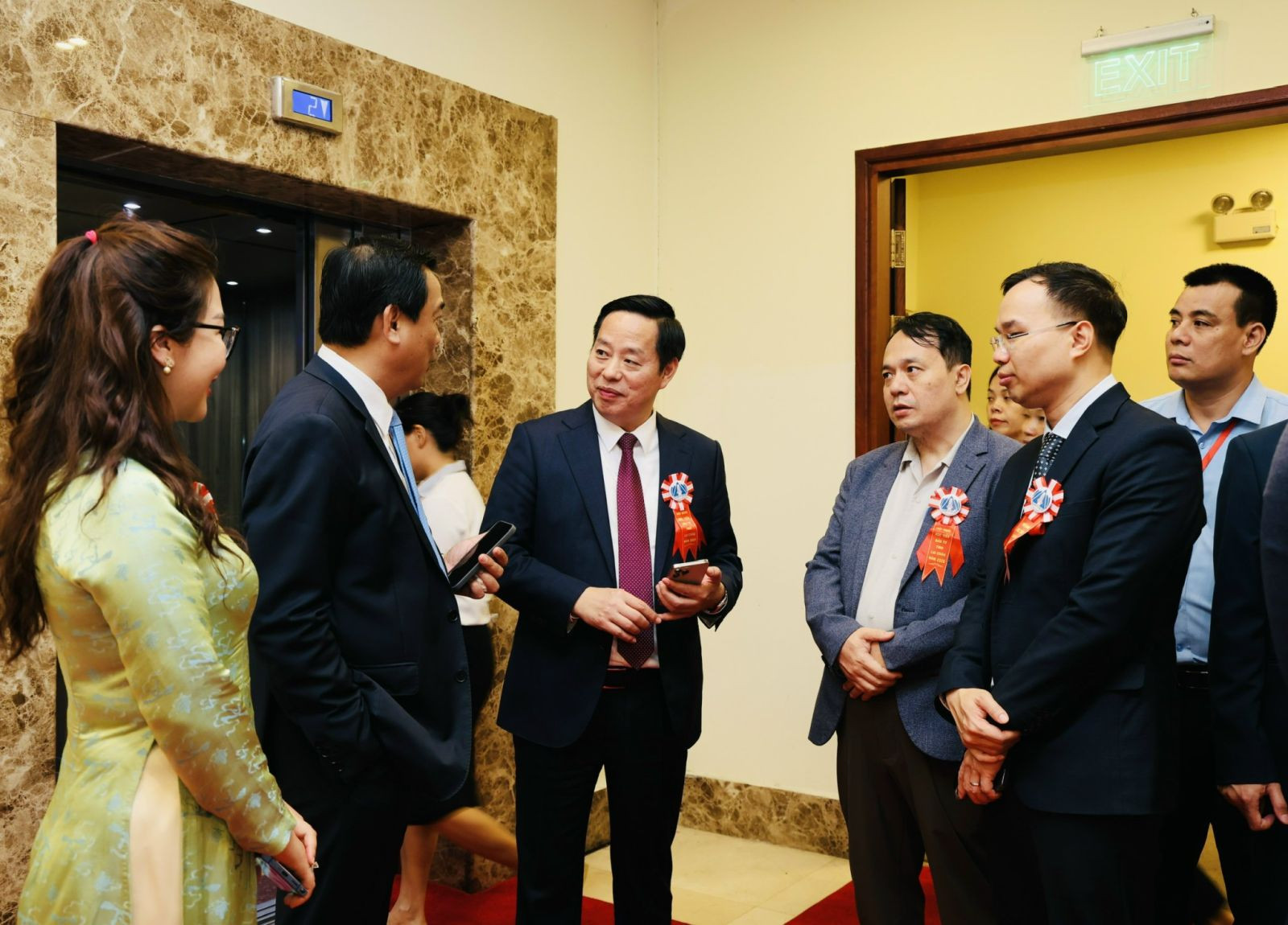Chủ tịch UBND tỉnh Hà Quang Trung trao đổi với các đại biểu dự Hội nghị công bố điều chỉnh Quy hoạch, XTĐT tỉnh năm 2026 tại Hà Nội