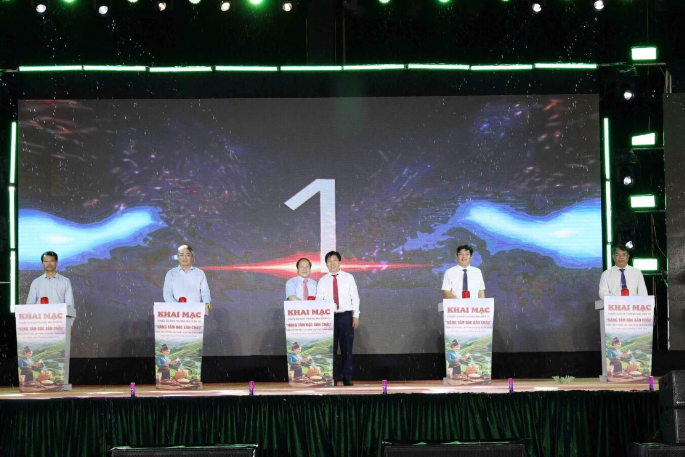 cac-dai-bieu-thuc-hien-nghi-thuc-khai-mac-chuoi-su-kienjpeg(1).jpeg