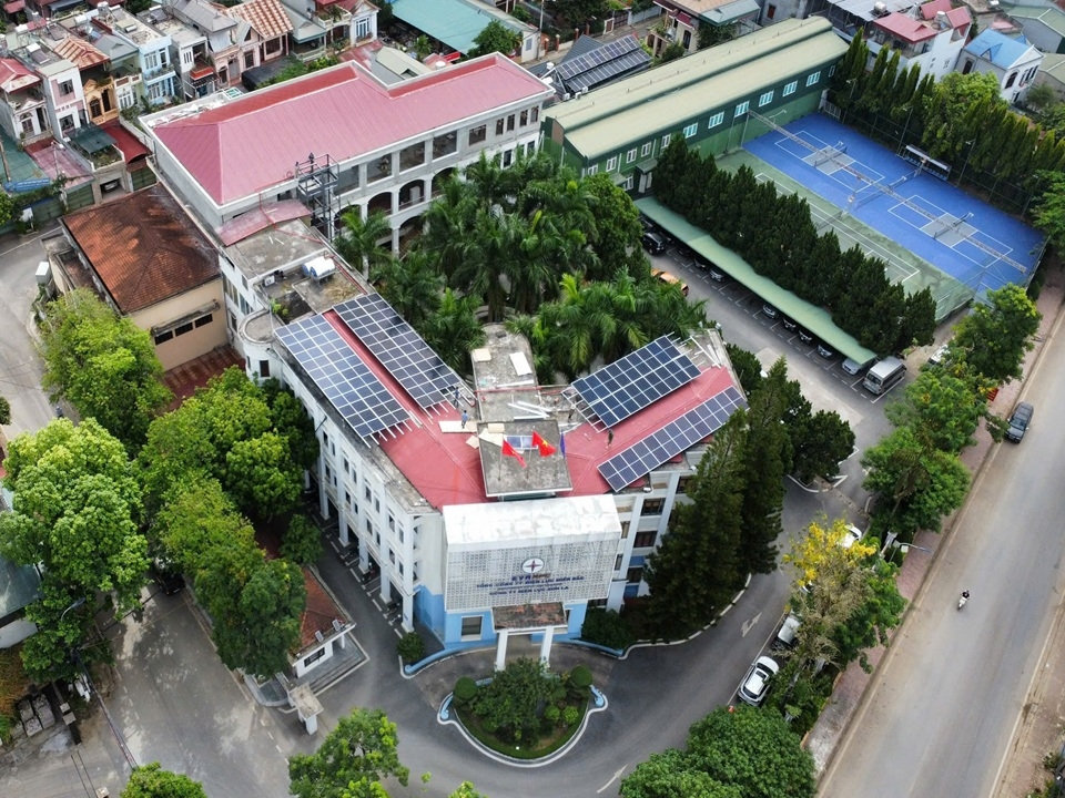 Công ty Điện lực Sơn La tích cực hưởng ứng lắp đặt điện mặt trời mái nhà tại trụ sở công ty và các đơn vị trực thuộc