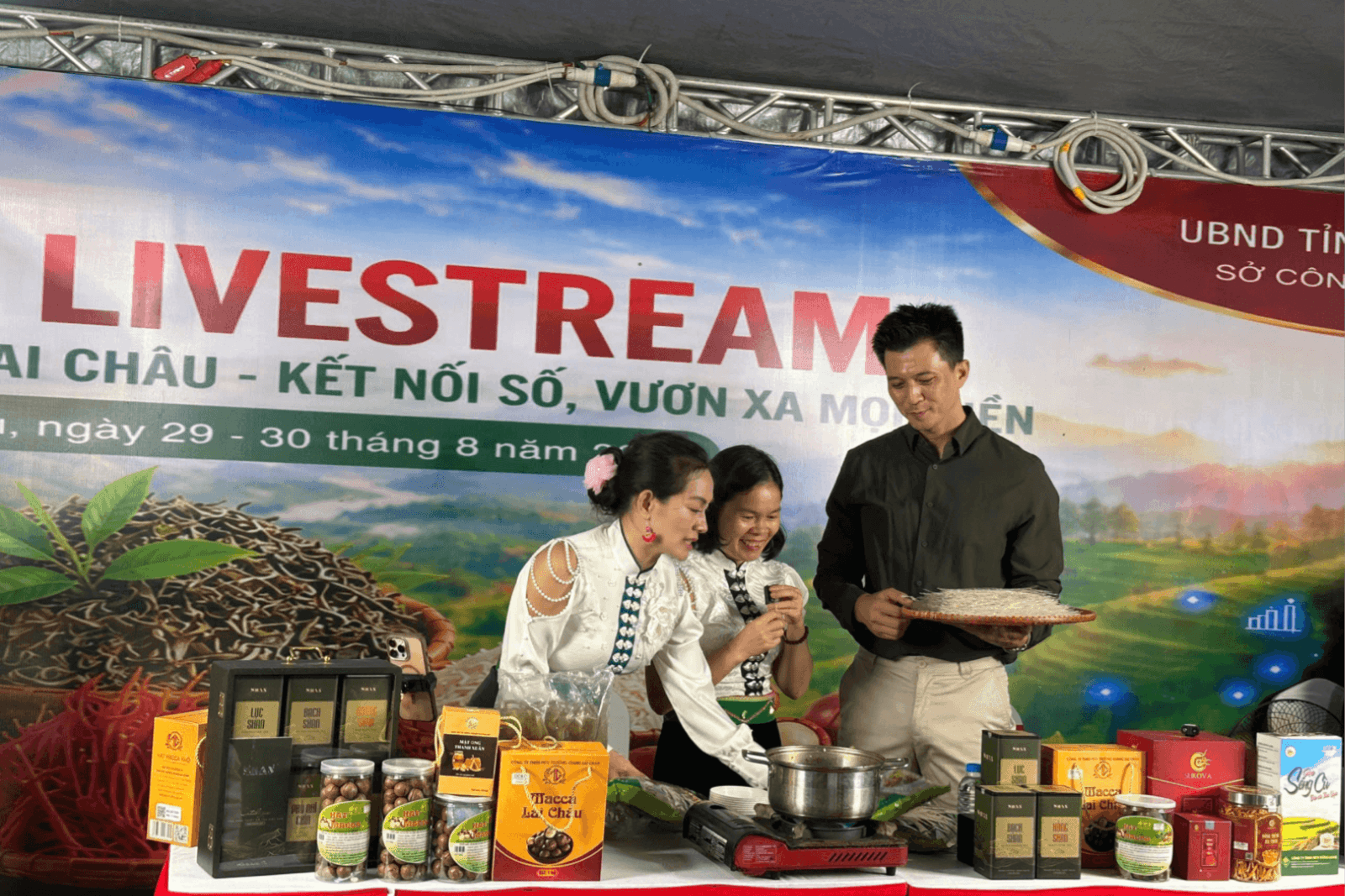 phien-livestream-do-cac-kol-koc-thuc-hienpng(1).png