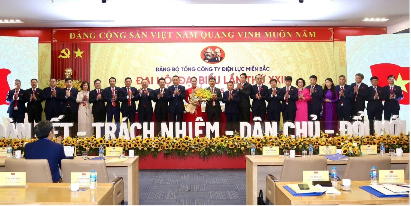 Công tác xây dựng Đảng được EVNNPC xác định là nền tảng quan trọng, góp phần củng cố sức mạnh đoàn kết, thống nhất và tạo động lực hoàn thành các nhiệm vụ chính trị, sản xuất kinh doanh