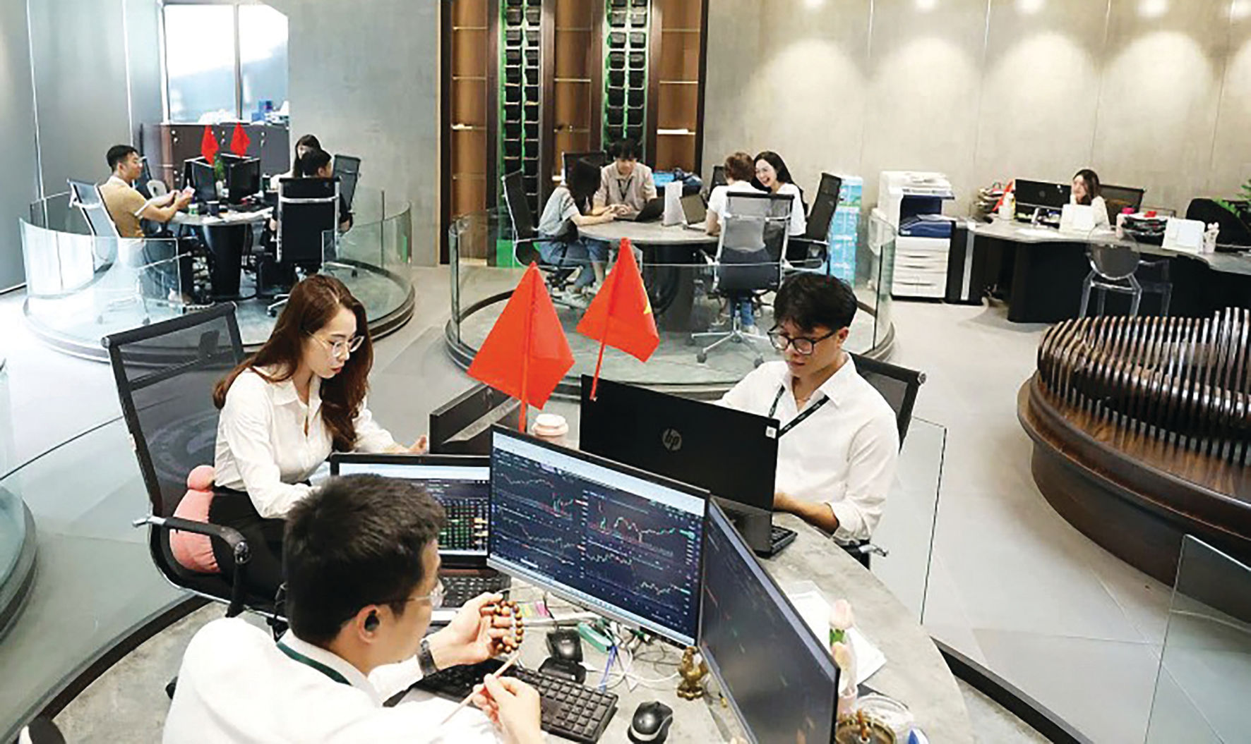 the-he-nha-dau-tu-moi-va-buoc-chuyen-cua-chung-khoan-viet-20250822014033.jpg