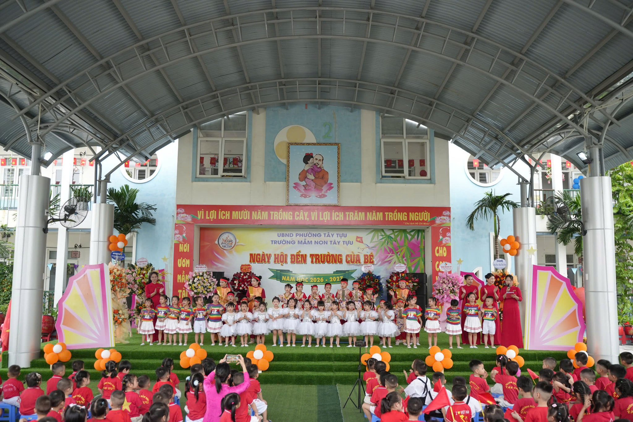 Ảnh 17. Tập thể đội văn nghệ