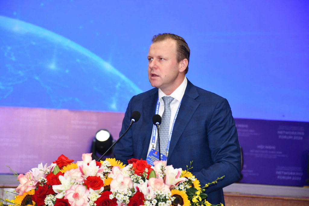 Tổng Giám đốc De Heus Việt Nam và châu Á Johan van den Ban phát biểu