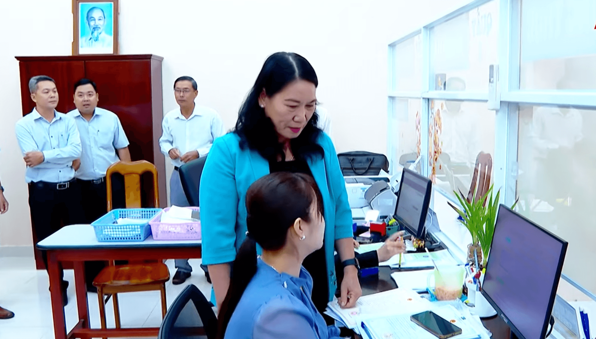 Lãnh đạo UBND tỉnh kiểm tra công tác CCHC tại xã Trà Ôn